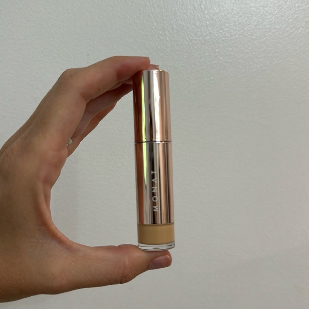 Monat brighten & correct concealer - light medium